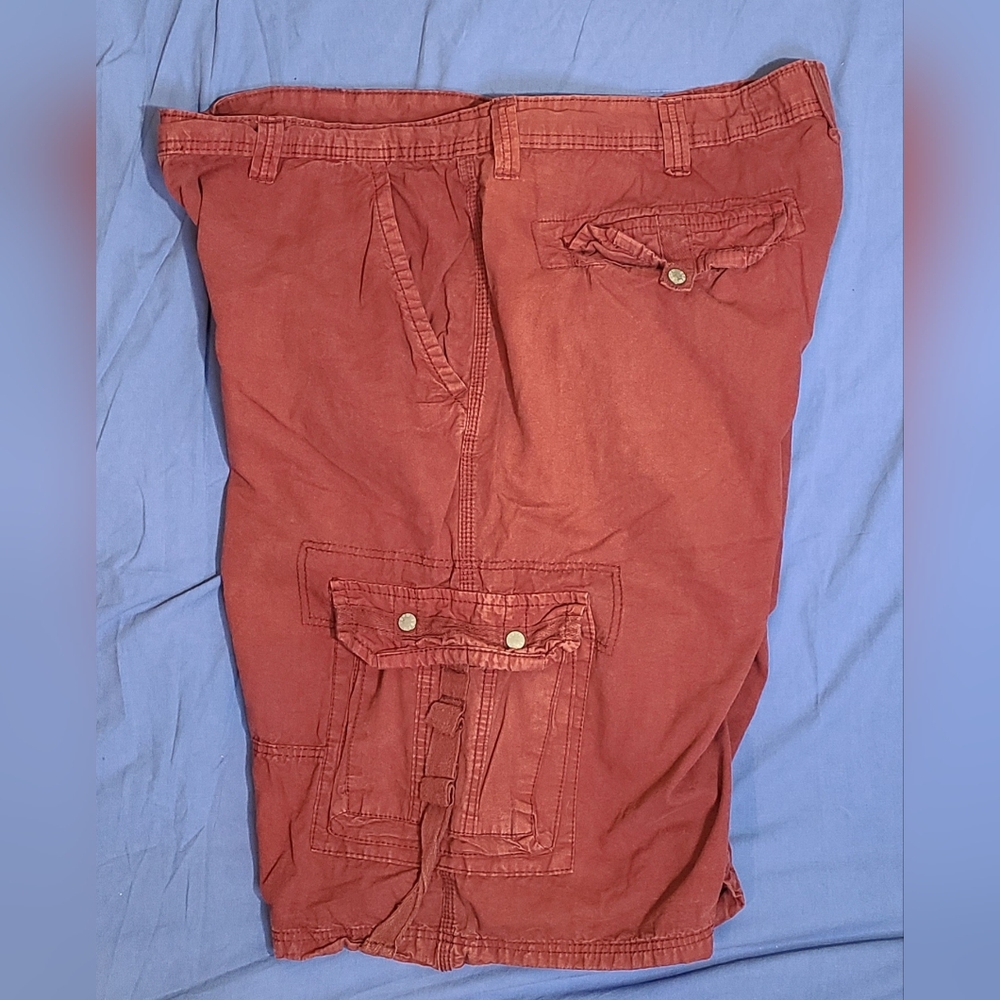 Escapism Men's Dark Red Cargo Shorts Relaxed Fit Knee-Length Sz 46 EUC - Picture 2 of 5